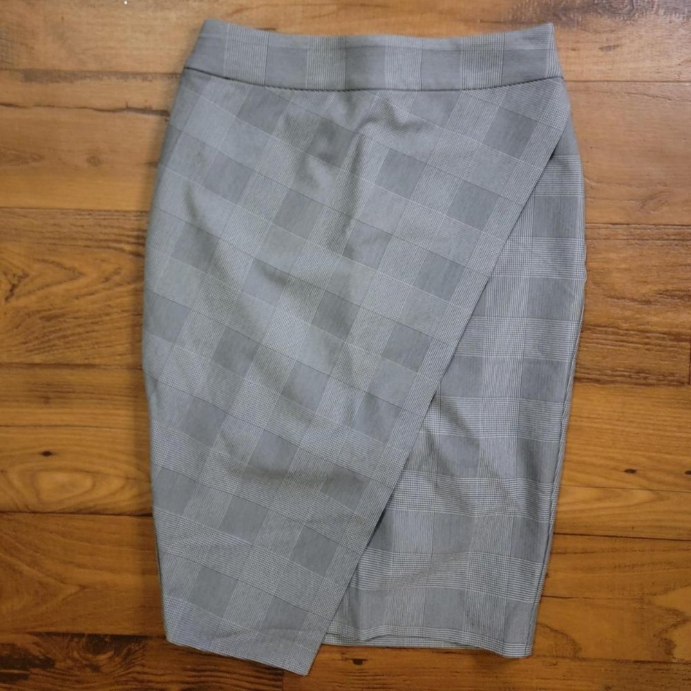 New Express Black and White Plaid Midi Skirt - Size 0